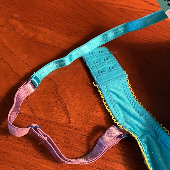 Blue Wonderbra - Picture 6 of 6
